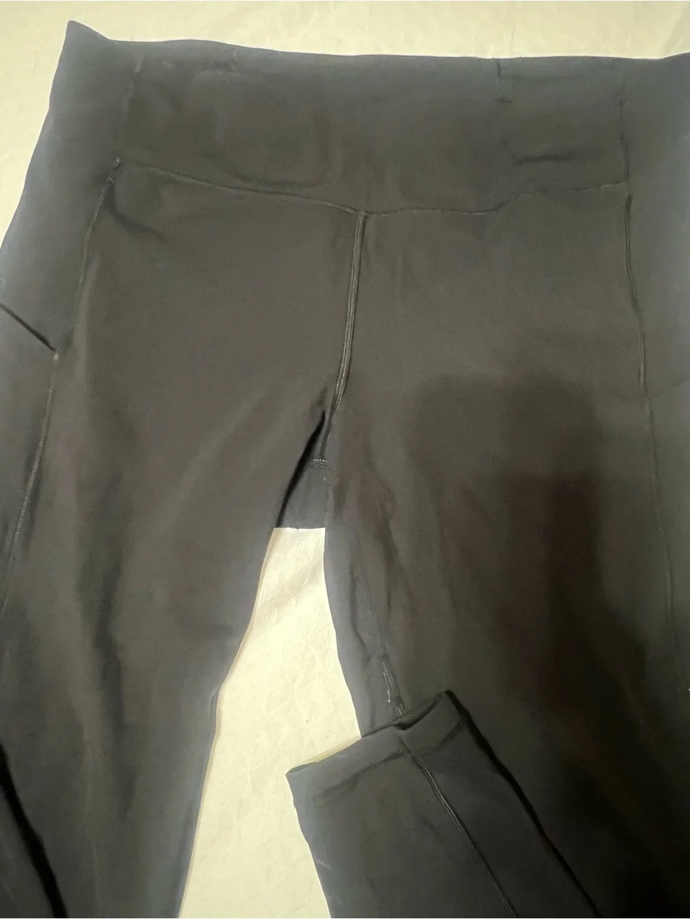 Women’s lululemon athletica Black Speed Tight Leggings size 12. Inseam 28